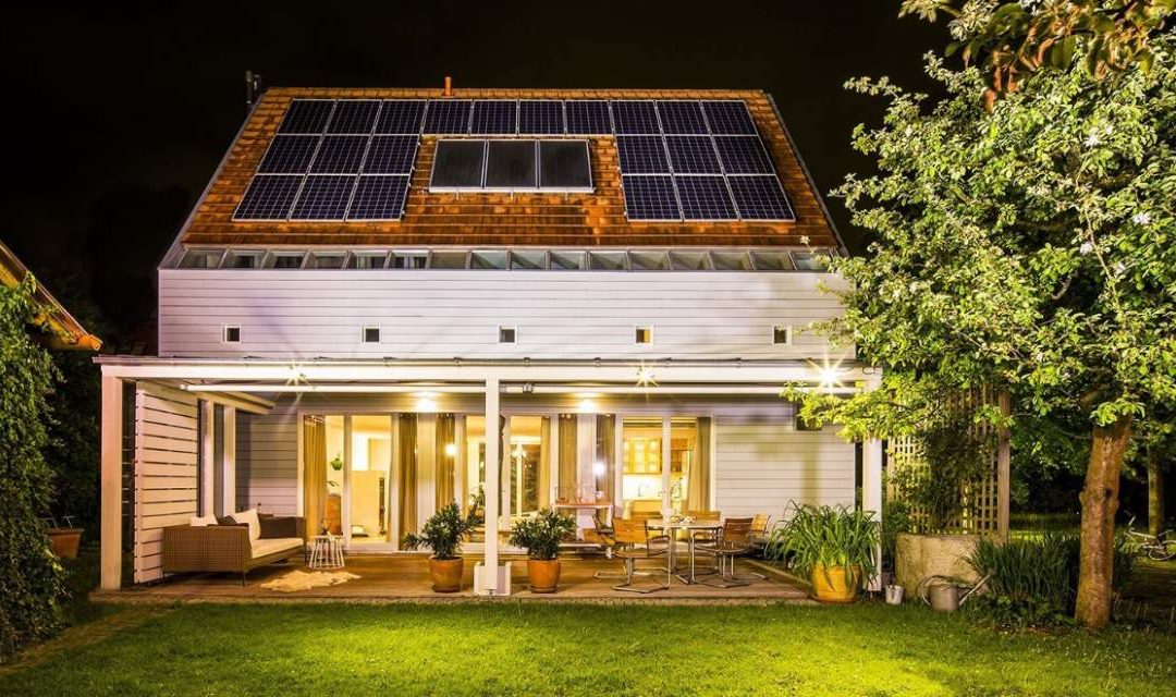 Channelling the Power of the Aussie Sun: Top 5 Benefits of Installing Solar Panels on Your Roof
